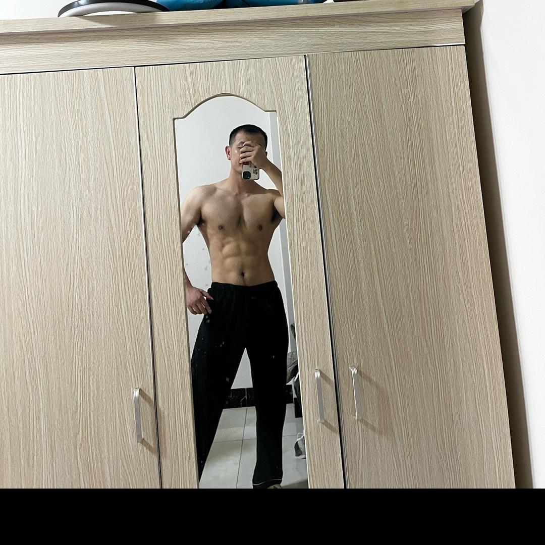 小梁爱吃肉