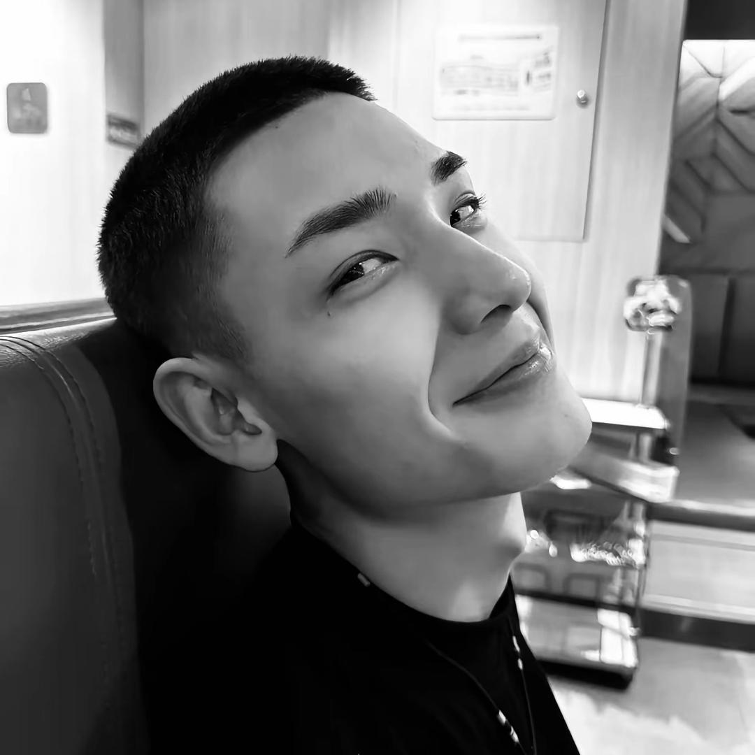 无人与我立黄昏