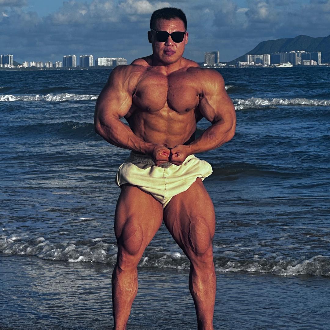 健美刘锐（力量举最强黄种人）