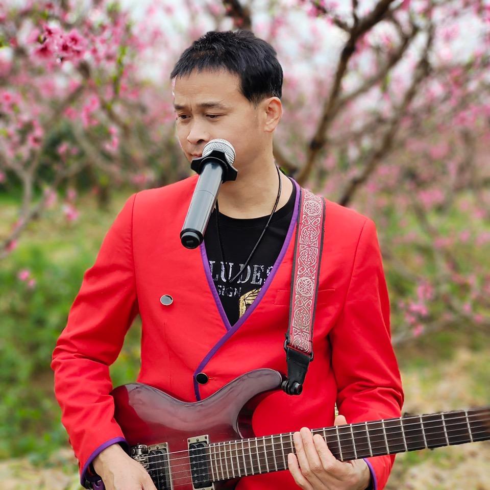 广汉木房子酒吧冯明辉