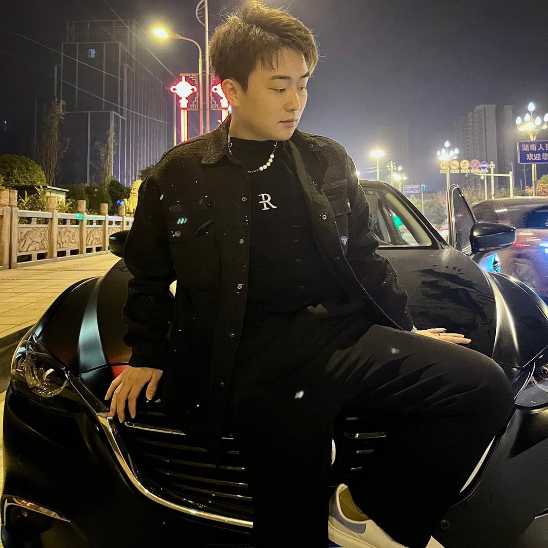 龙山发型设计曼妮施雨泽