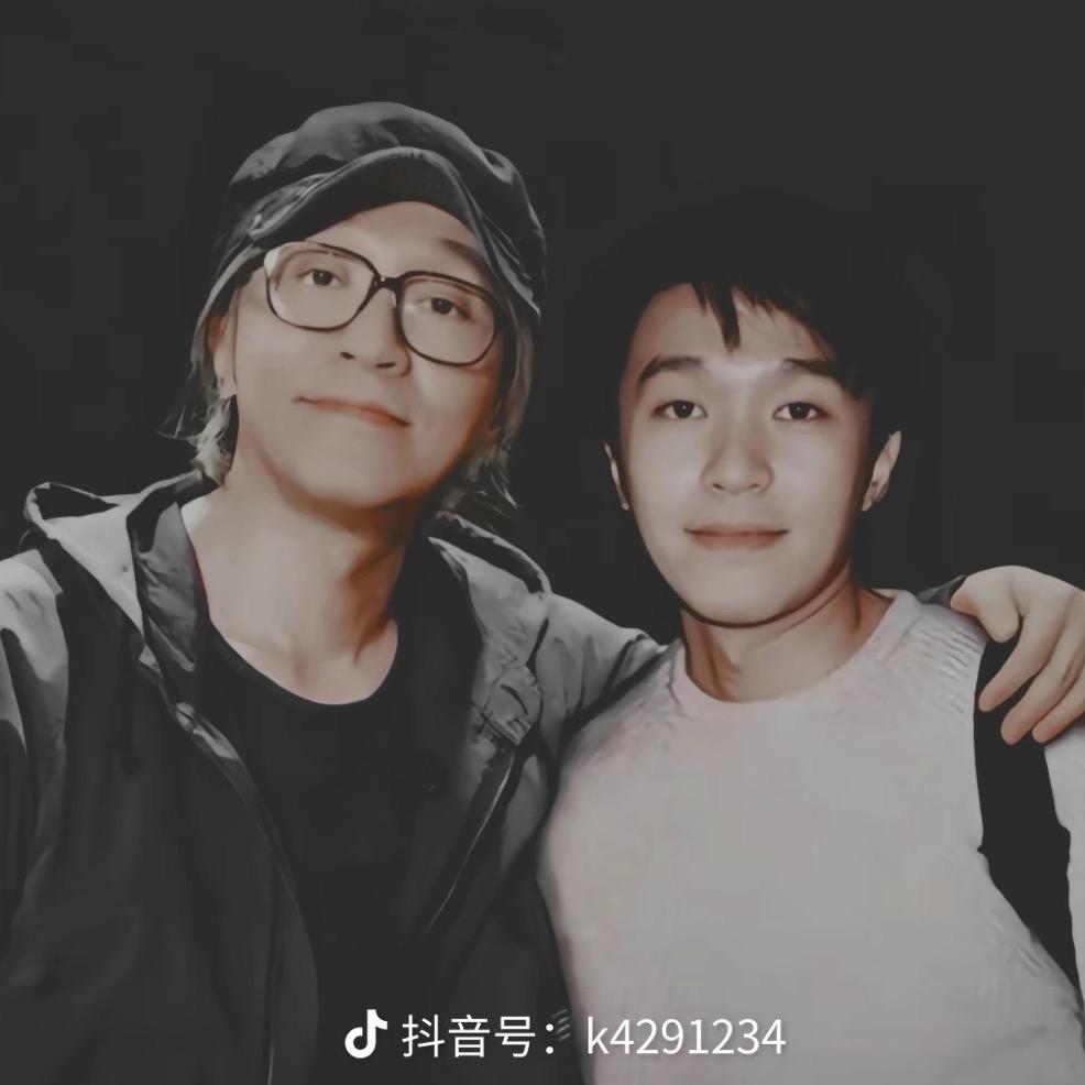 俊彩星驰