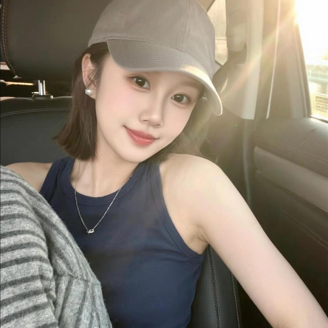 董温柔.