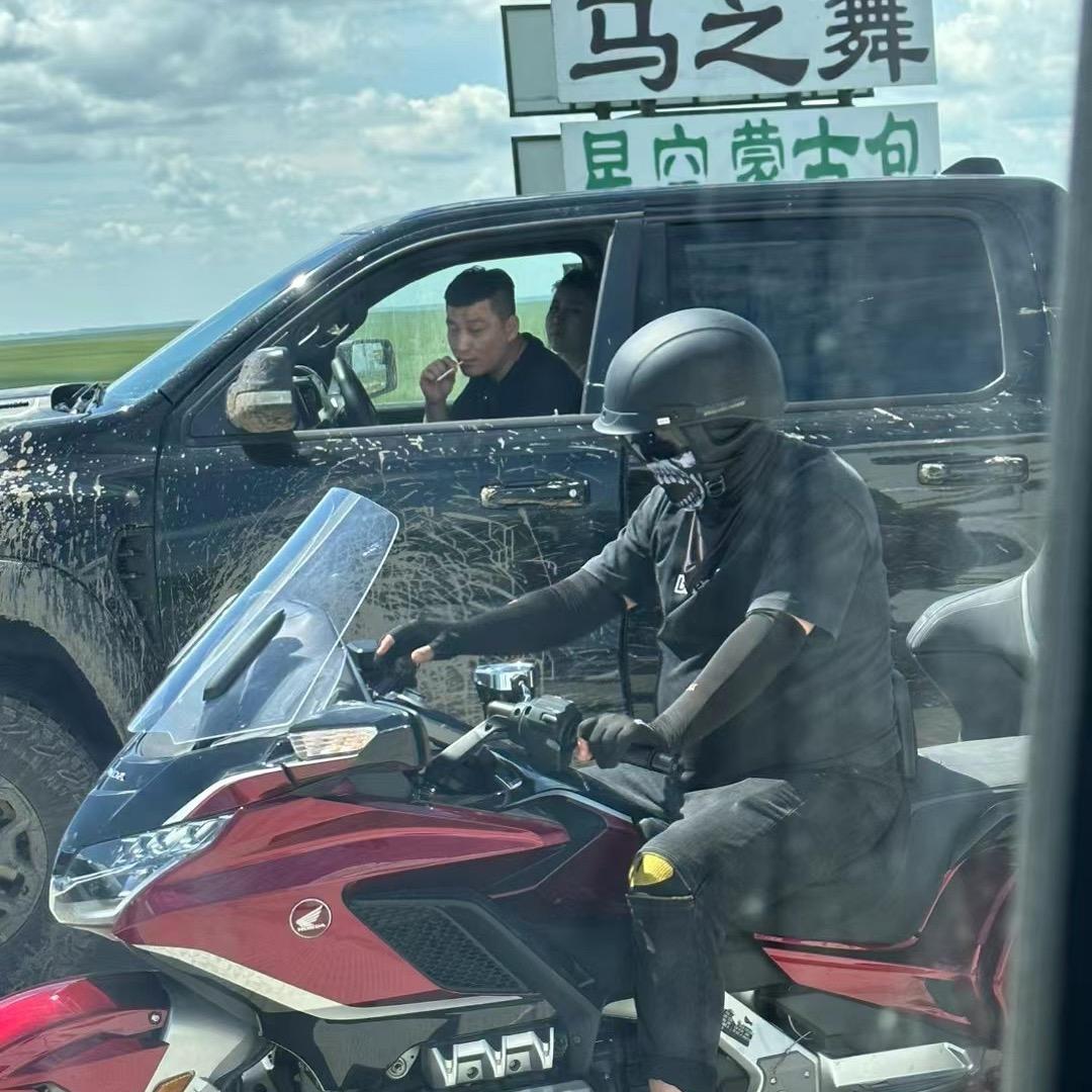 東.！
