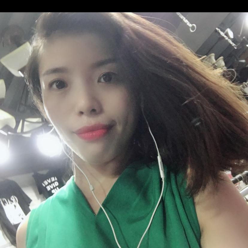女主角服装