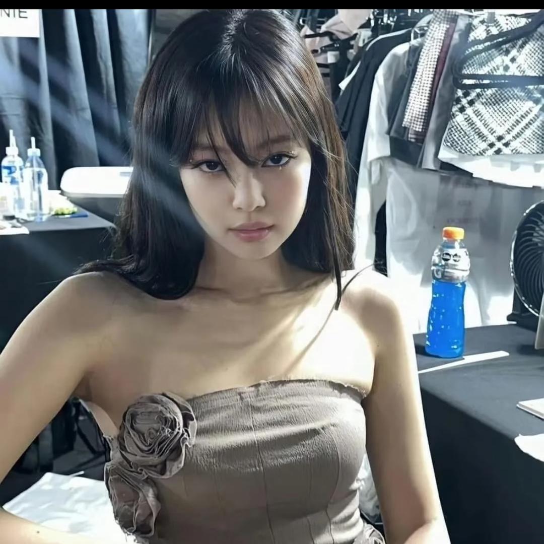 腿腿_