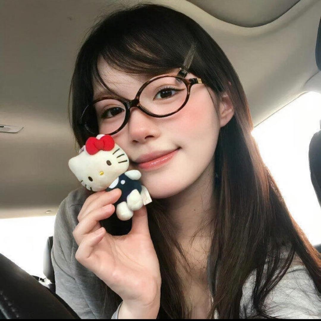 月月吖.
