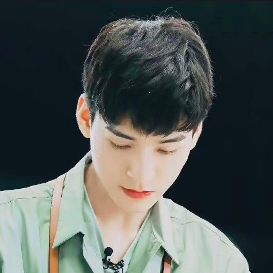 神颜小小君^u^
