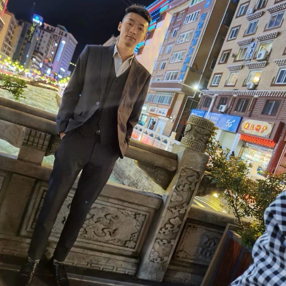 雅安花哥二手车 天红