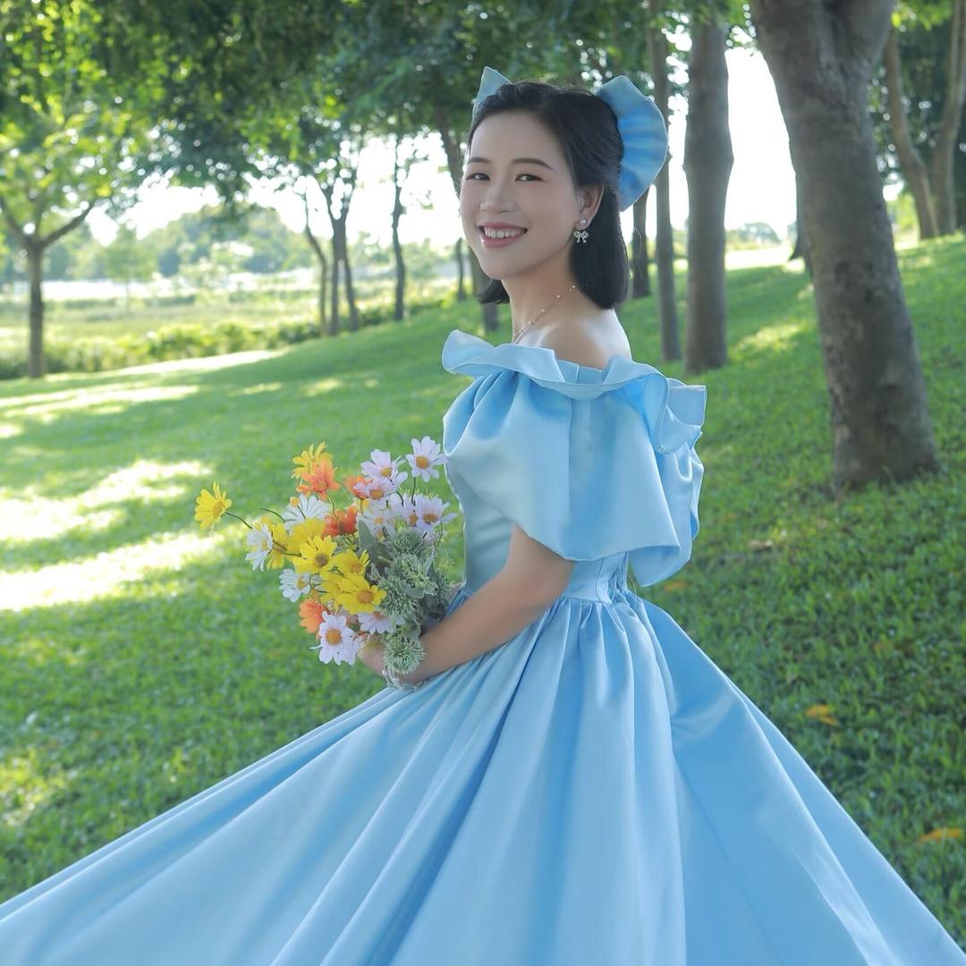 美青陪老爸打小怪兽