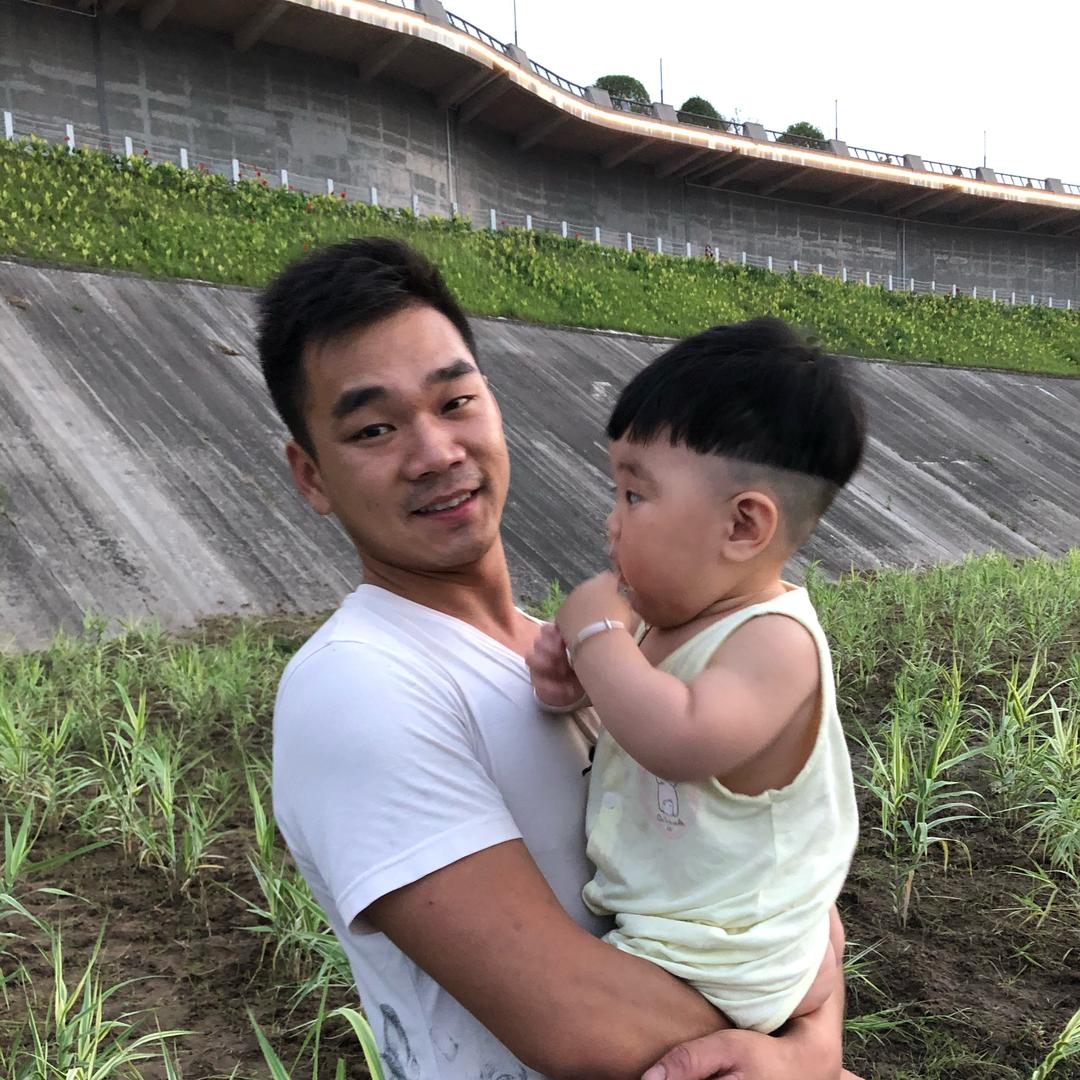 广安贴砖何师傅