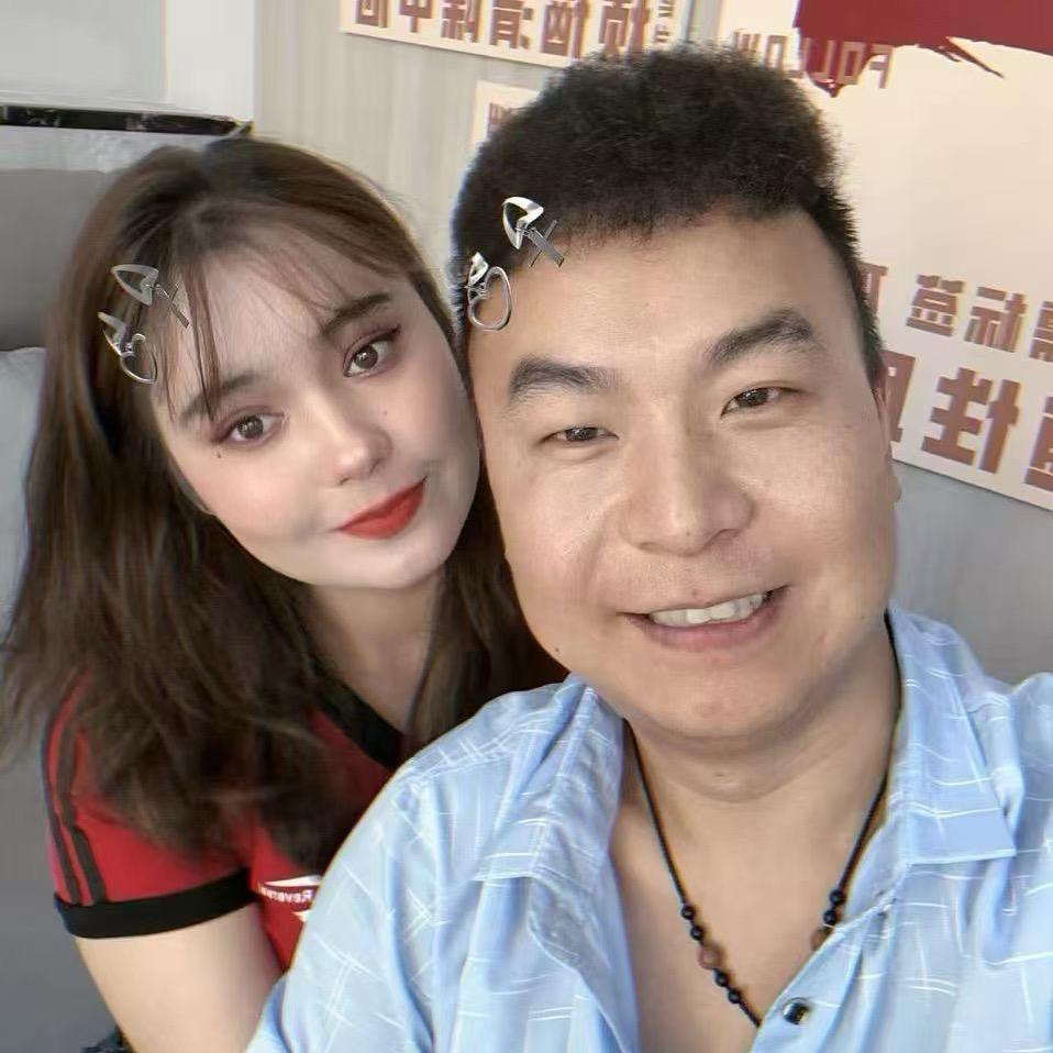 15岁相差的（维汉情侣）