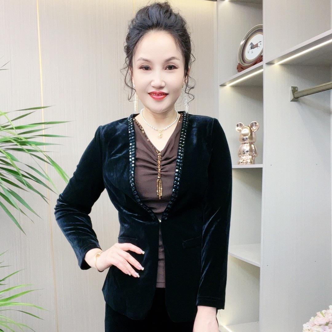 璟妍轻奢女装