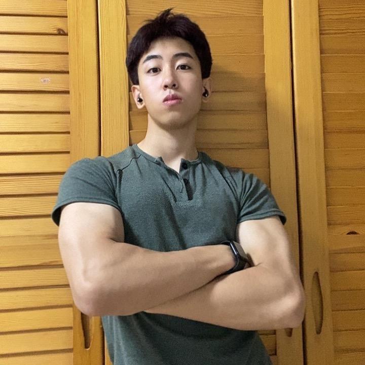 小许爱练腿