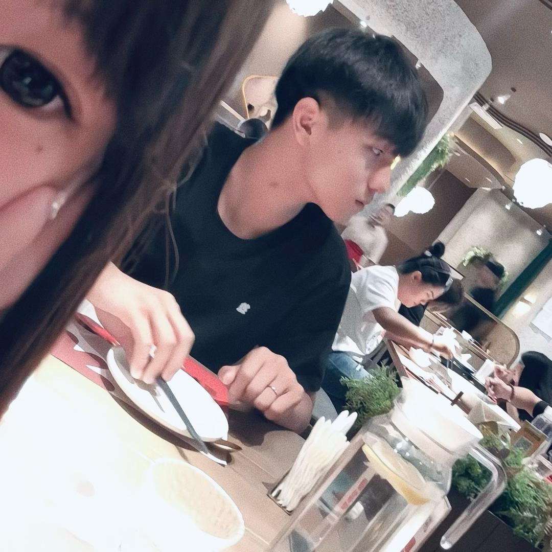 我女朋友才不矮