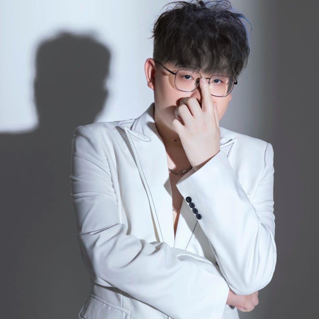 阿刚接发美发店