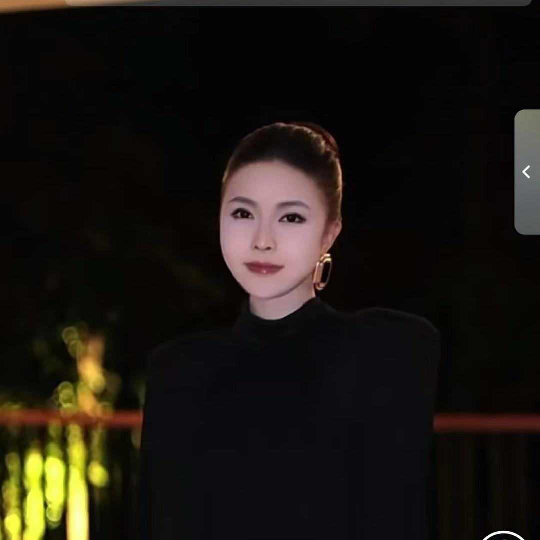 溶溶RONGRONG时装体验馆