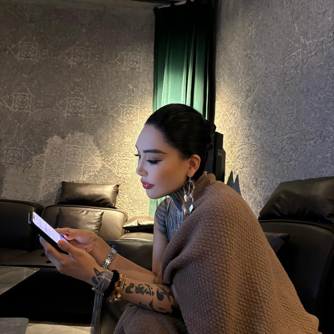 阿拉腾雅姿丽美妆优品铺