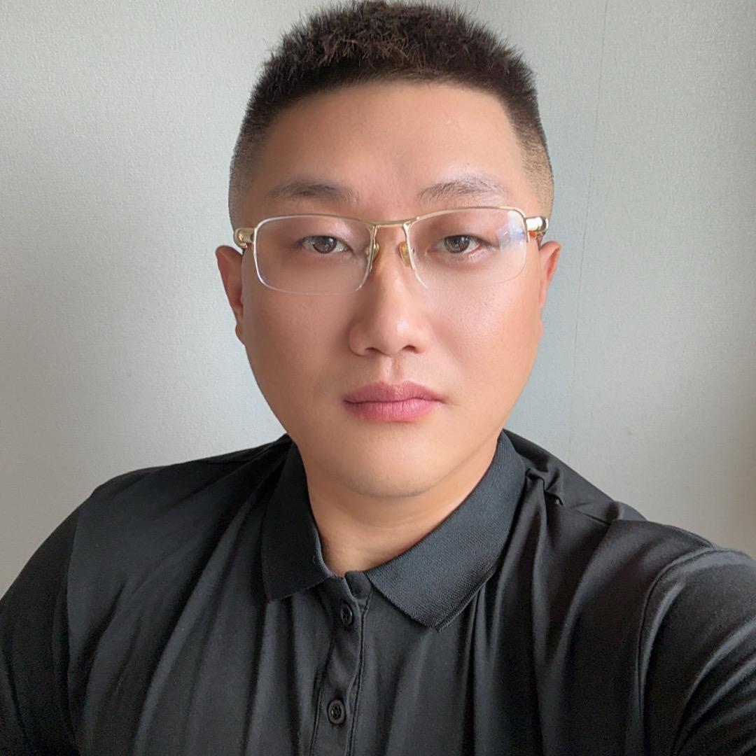 老八很严肃