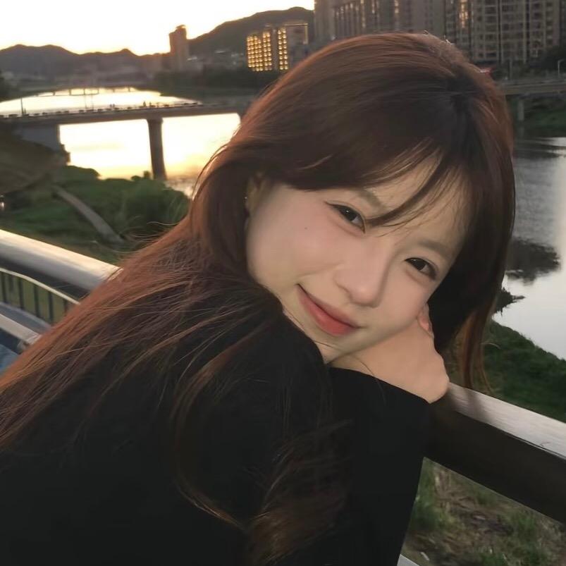 在无锡卖窗帘墙布的小陈