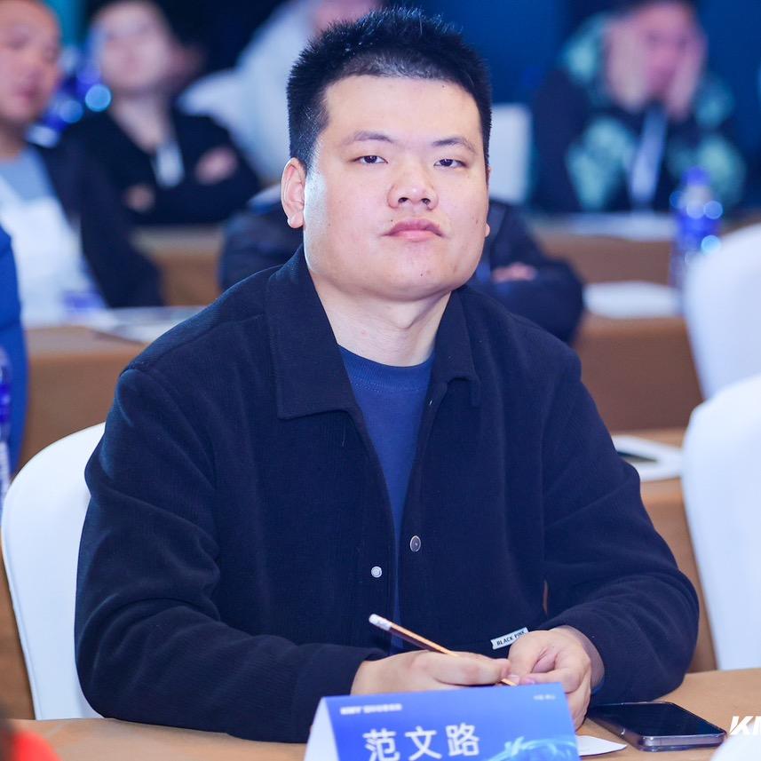 倔强的搬砖人（郑州KMY卡米亚瓷砖）