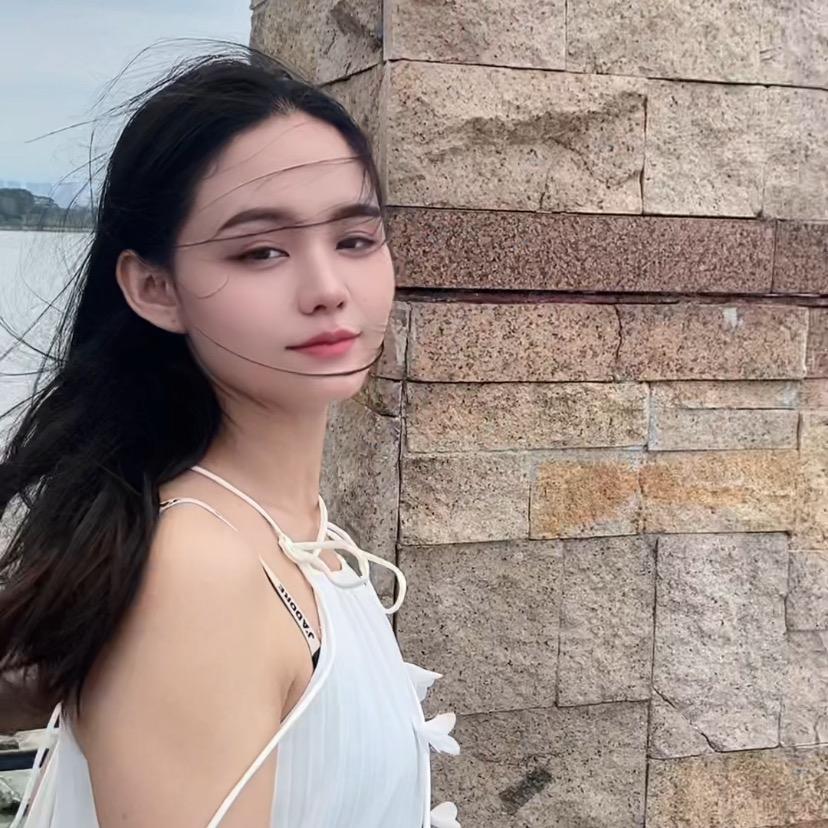 小丽娜@是一名咖啡西施哎🍤