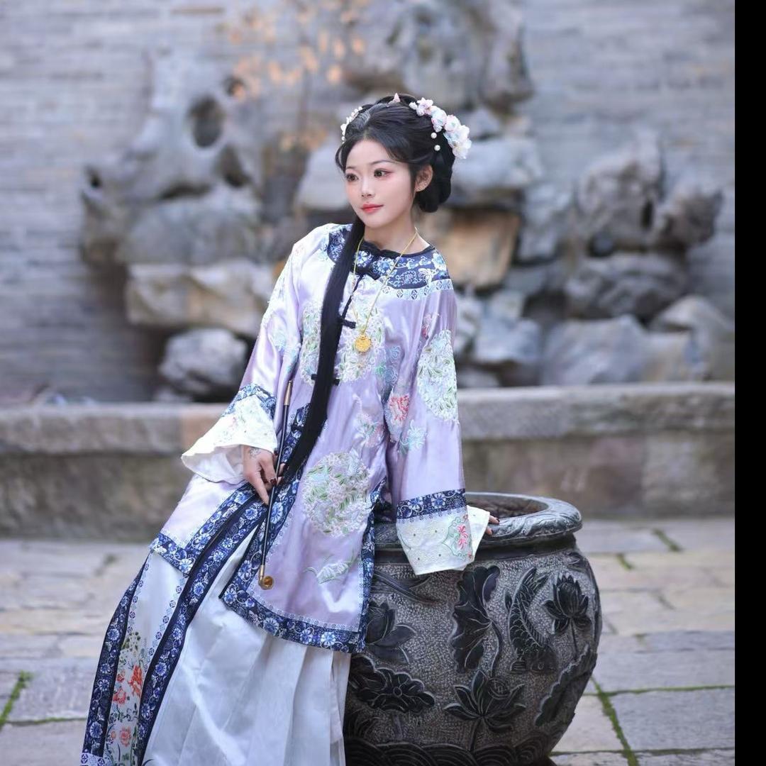 临河新大街星期衣女装女鞋『十年老店』