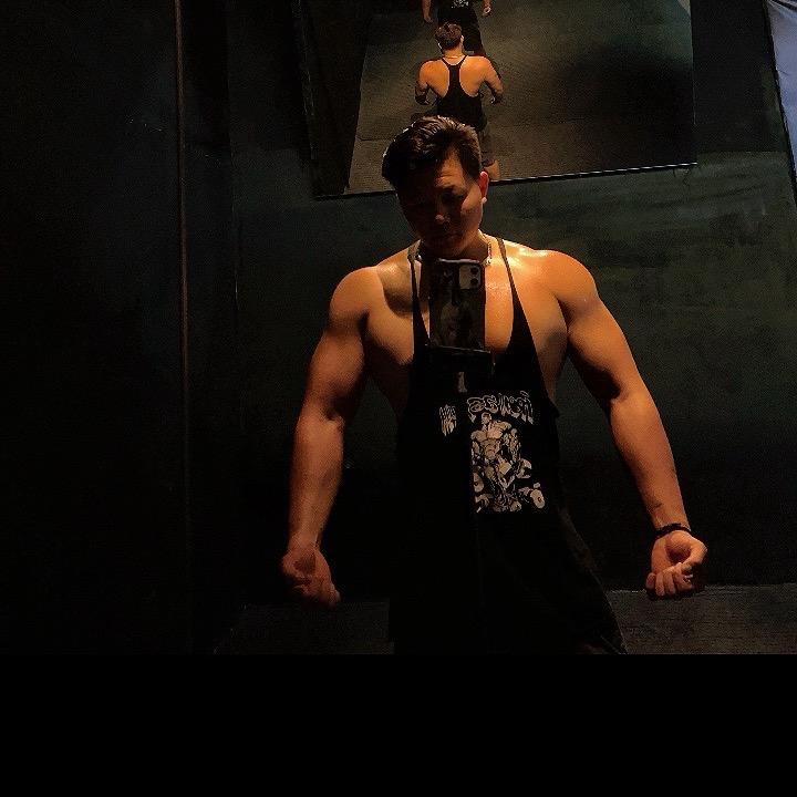 👊爱吃肉的王哥哥