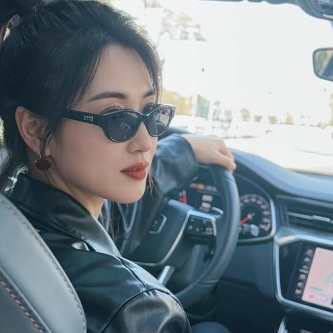 殿丽