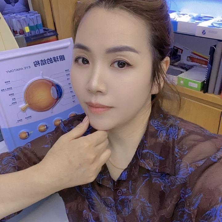 济南配眼镜的霞姐