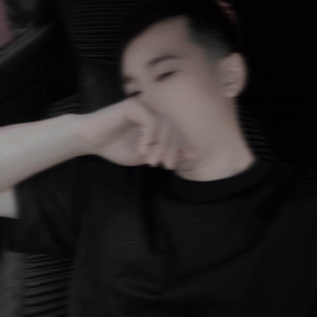 念晨、