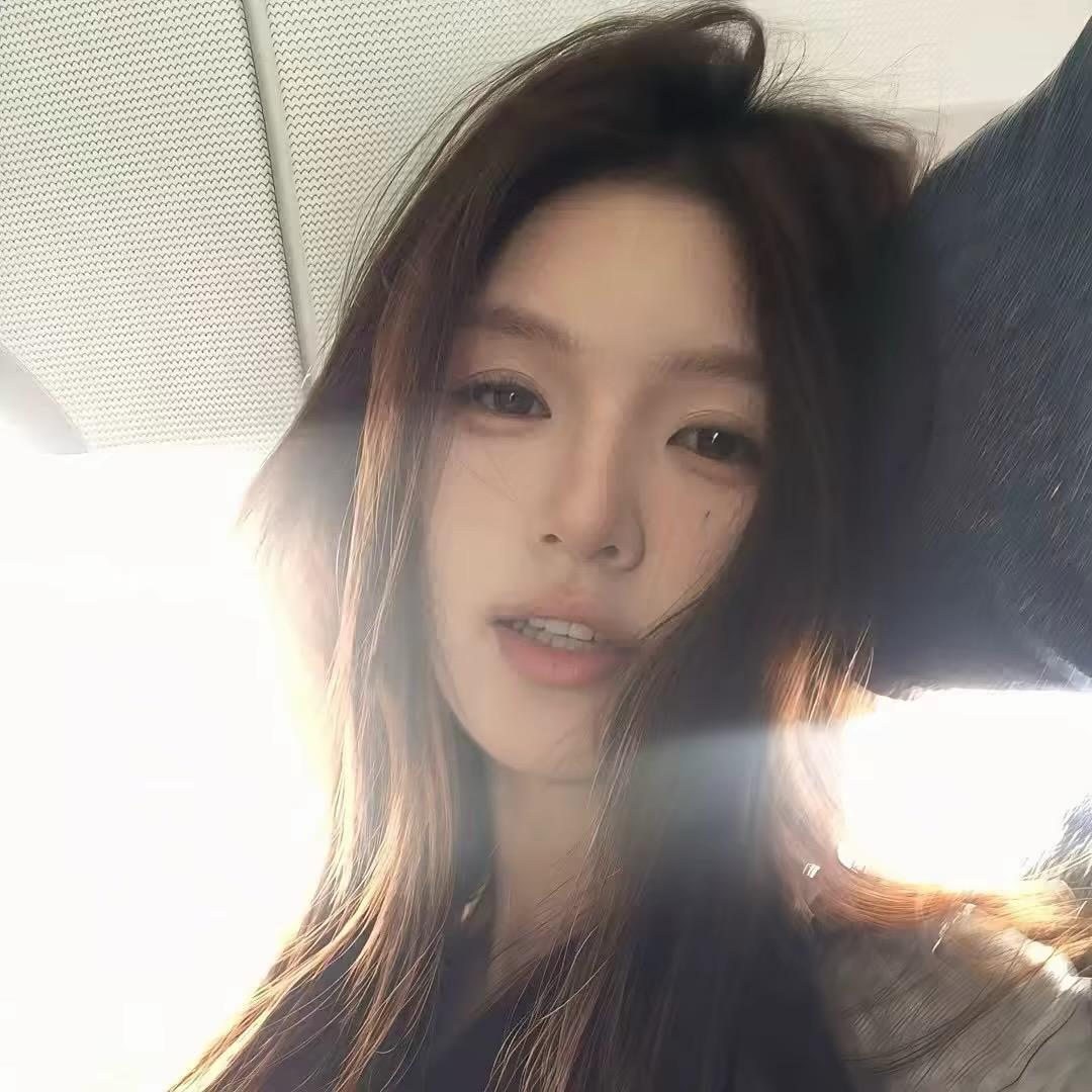 㦤.