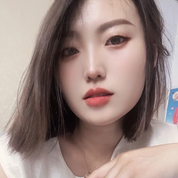 🐎云背后的女人