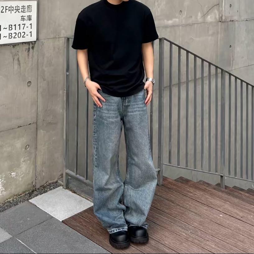 骑着老奶奶过马路被自行车撞倒了