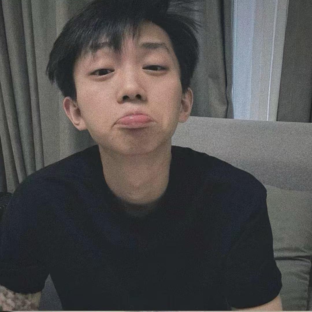 陆昊.