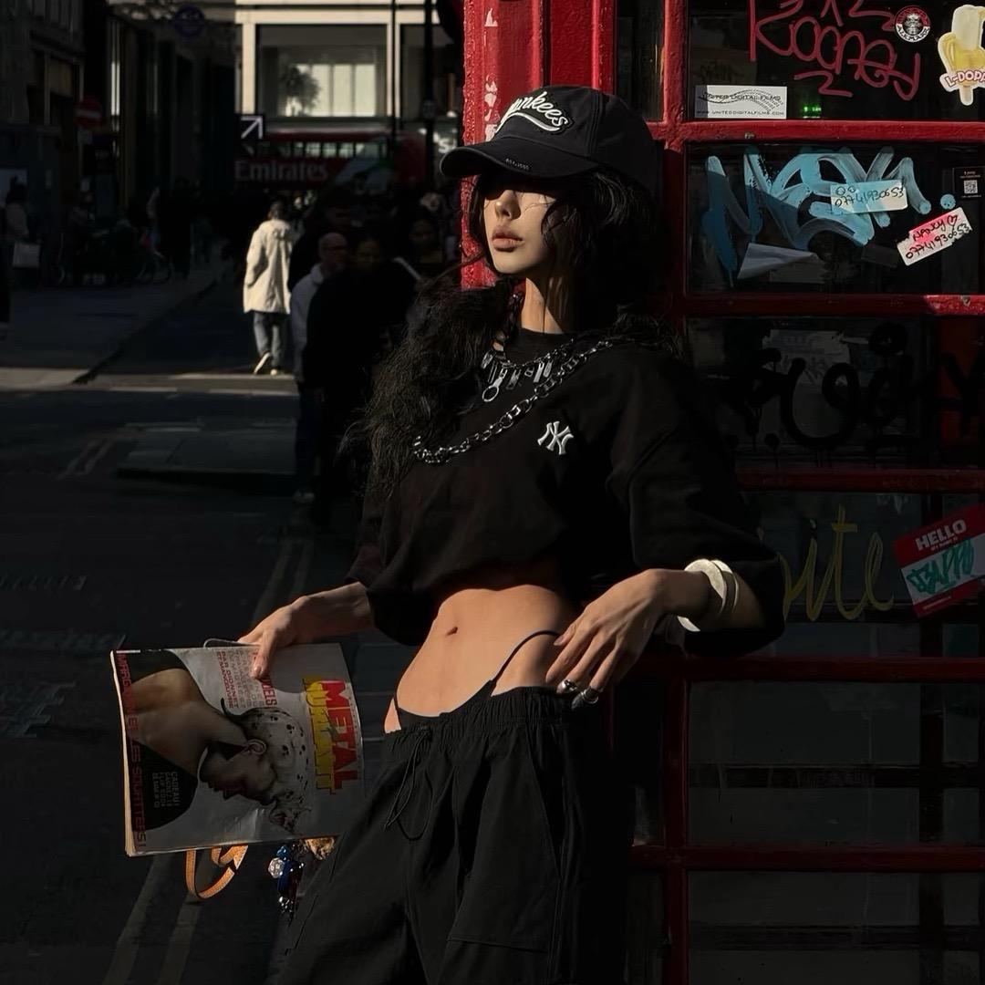 被黑暗圈住的影子