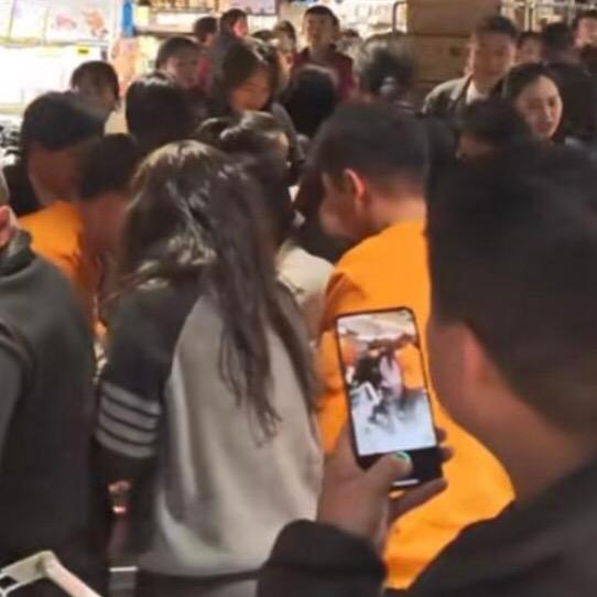 直播基地现场-小王