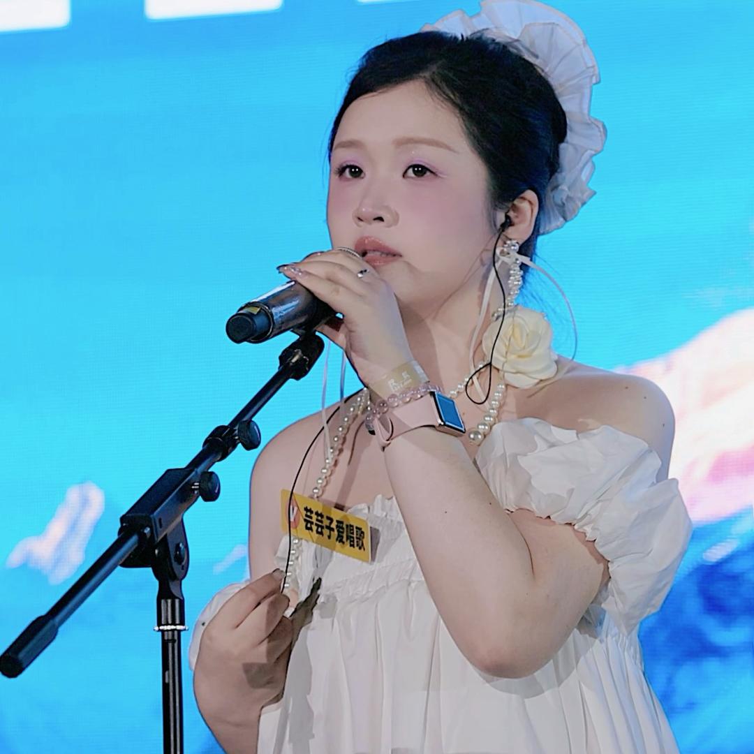芸芸子爱唱歌