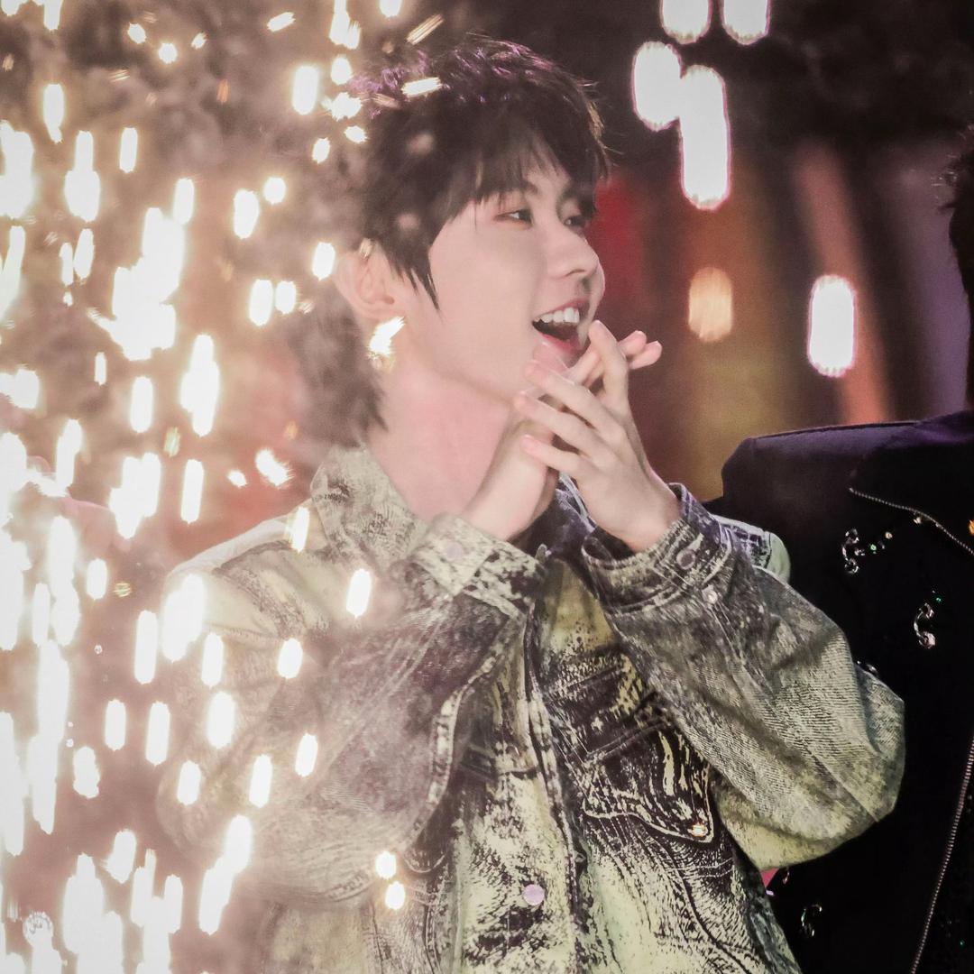 葡萄紫的金卢瓦顶