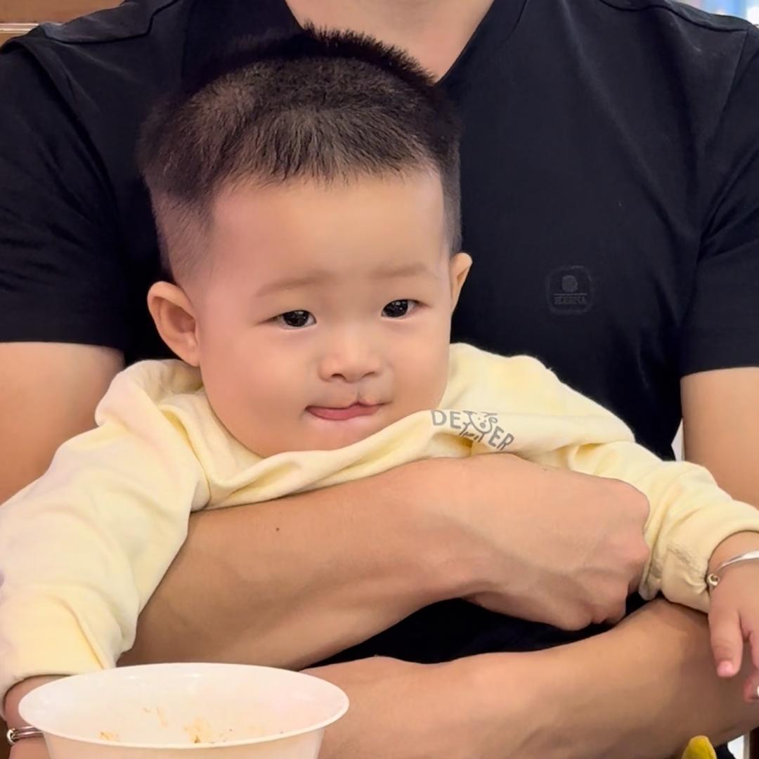 黄墨墨