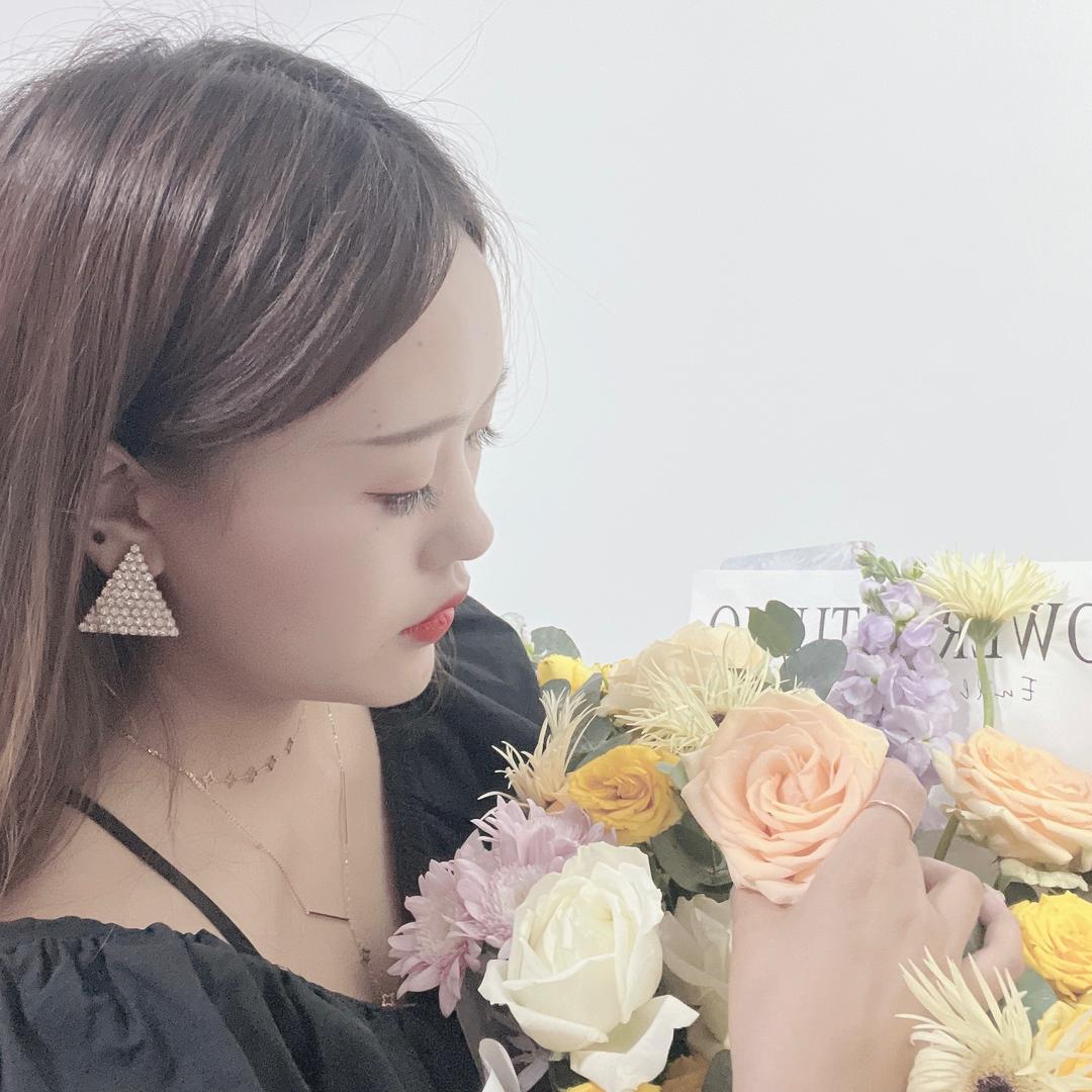 Hello 。💋💋