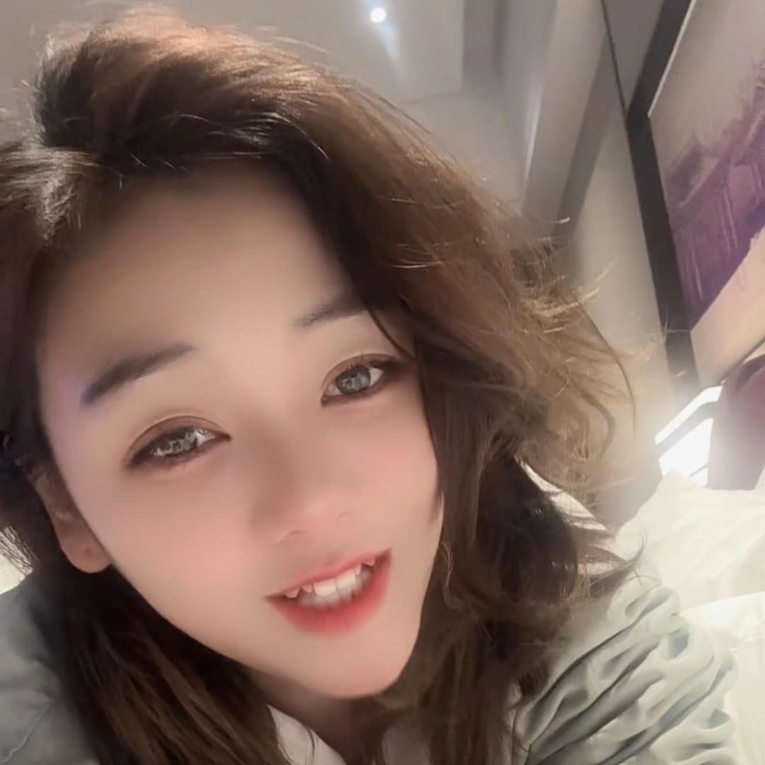 小虎牙诺诺❤️豪哥