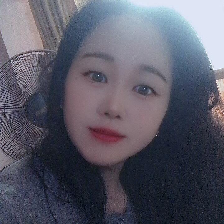 Chen 秀 Y