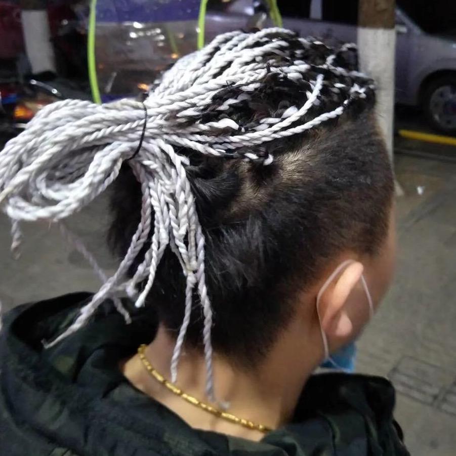 建秋美发店  梓潼九块石牌坊