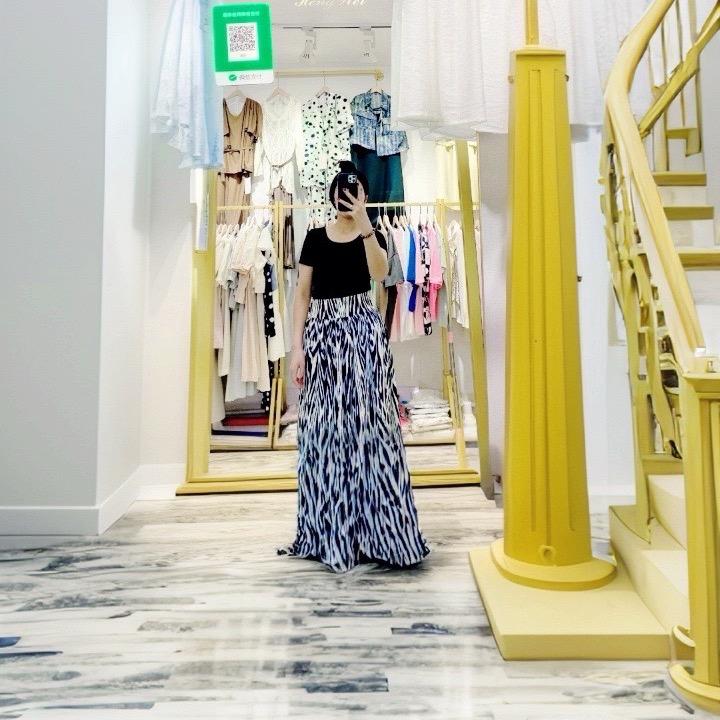 努尔曼古丽服装店女装