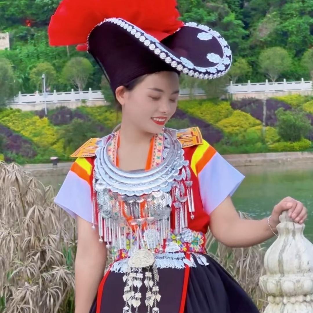 唐小小做服装（民族服饰）