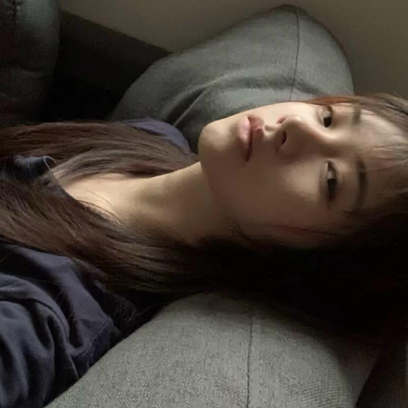 欣.