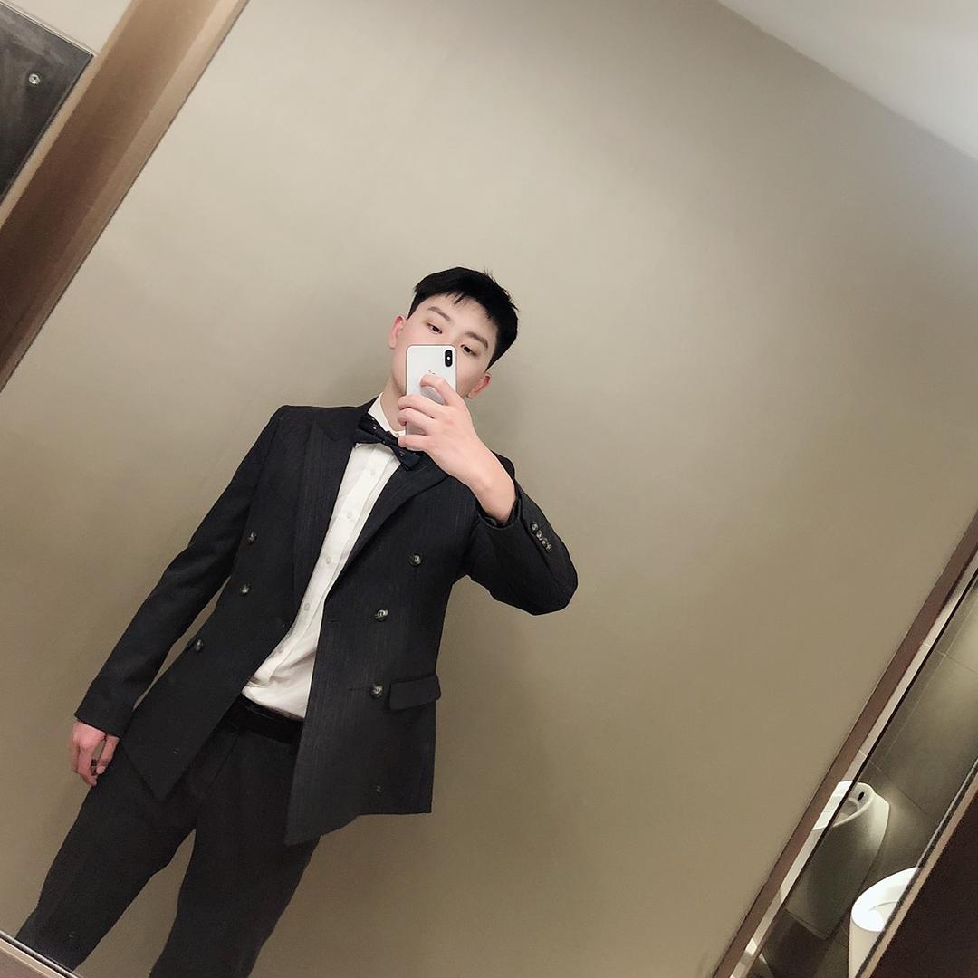 万俊佑w