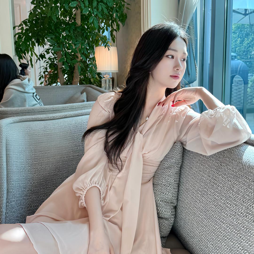 有颗梨涡的颖儿