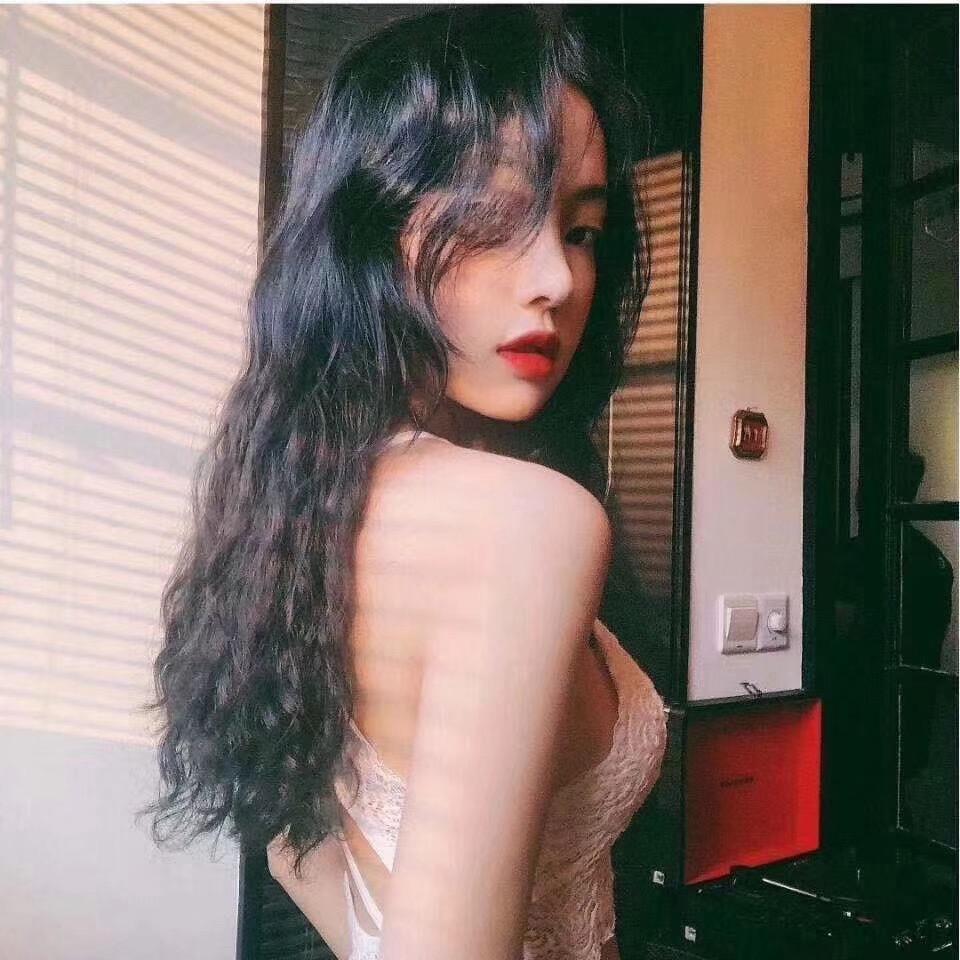 美女也会ᵉᵐᵒ.